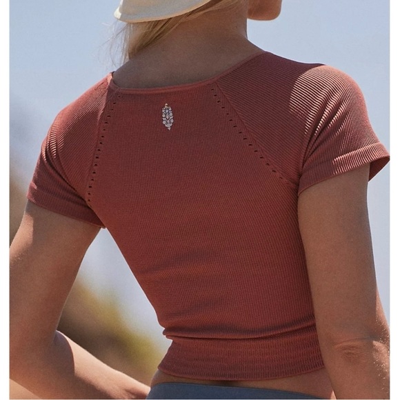 *NWOT* FREE PEOPLE MOVEMENT CUT IT OUT SHORT SLEEVE - Picture 2 of 3